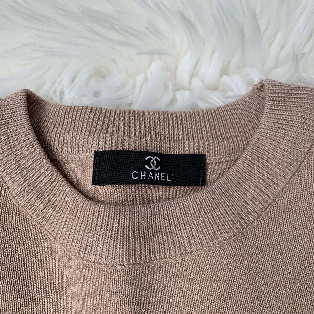 CHANEL Beige Sweater with Black CC Logo - Picture 5 of 8